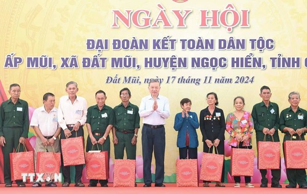 Tổng Bí thư Tô Lâm dự Ngày hội Đại đoàn kết toàn dân tộc tại ấp Mũi, xã Đất Mũi, Cà Mau