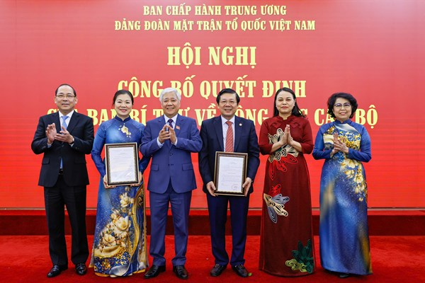 Ban Thường trực Ủy ban Trung ương MTTQ Việt Nam trao quyết định nghỉ hưu cho các Phó Chủ tịch nhiệm kỳ 2019-2024