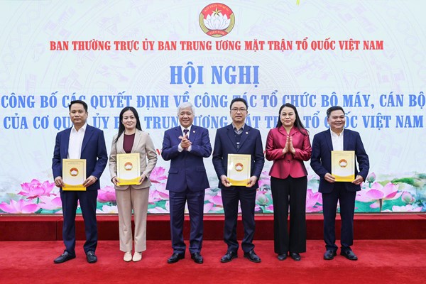 Cơ quan Ủy ban Trung ương MTTQ Việt Nam công bố bộ máy mới theo Nghị quyết 18-NQ/TW: Từ 16 đầu mối xuống còn 8 đầu mối