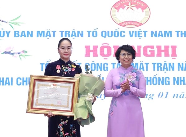 Thể hiện vai trò là trung tâm đại đoàn kết tập hợp nhân dân để xây dựng Thủ đô văn minh, hạnh phúc