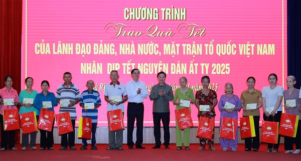 Phó Thủ tướng Trần Hồng Hà thăm, tặng quà Tết cho hộ nghèo, có hoàn cảnh khó khăn tại tỉnh Bà Rịa-Vũng Tàu