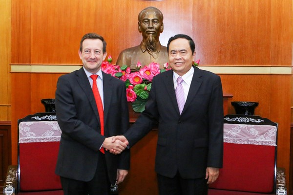 Thúc đẩy mối quan hệ đối tác chiến lược Việt Nam - Pháp lên tầm cao mới