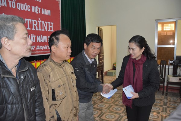Phó Chủ tịch Trương Thị Ngọc Ánh tặng quà Tết tại tỉnh Phú Thọ