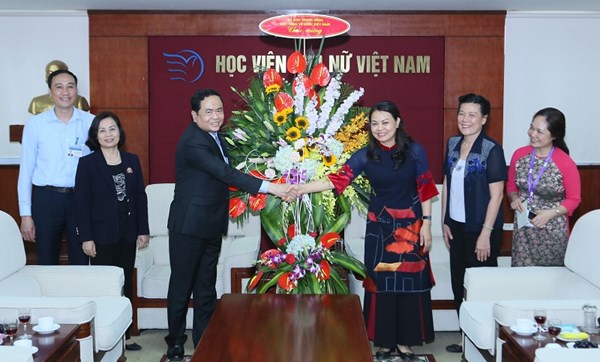 Phụ nữ Việt Nam góp phần củng cố khối đại đoàn kết toàn dân tộc