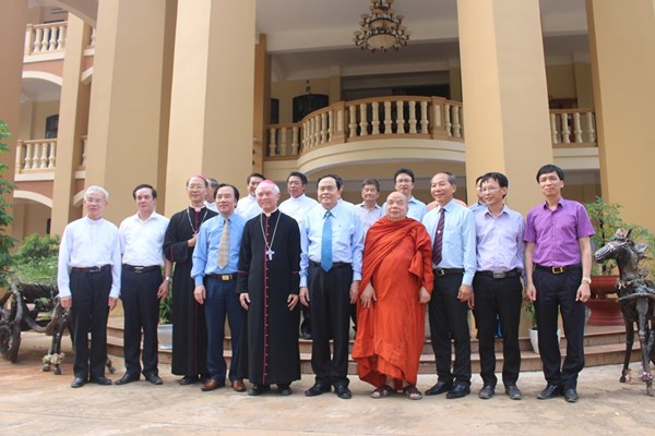 Đoàn Chủ tịch UBTƯ MTTQ Việt Nam tiếp xúc đồng bào Công giáo tỉnh Đồng Nai   ​