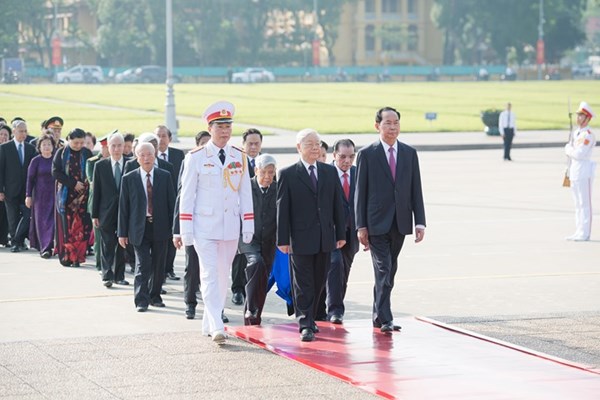 Ảnh: Lãnh đạo Đảng, Nhà nước vào Lăng viếng Chủ tịch Hồ Chí Minh