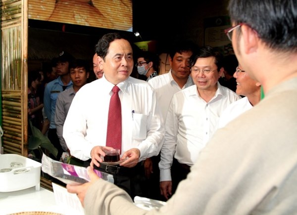 Chủ tịch Trần Thanh Mẫn tham dự Lễ hội bánh dân gian Nam bộ 2019
