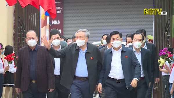 Chánh án TAND tối cao Nguyễn Hoà Bình dự Ngày hội Đại đoàn kết toàn dân tộc tại tỉnh Bắc Giang