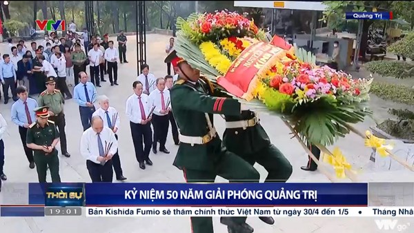 Chủ tịch nước Nguyễn Xuân Phúc dâng hương ở Nghĩa trang Liệt sĩ quốc gia Đường 9 và Trường Sơn