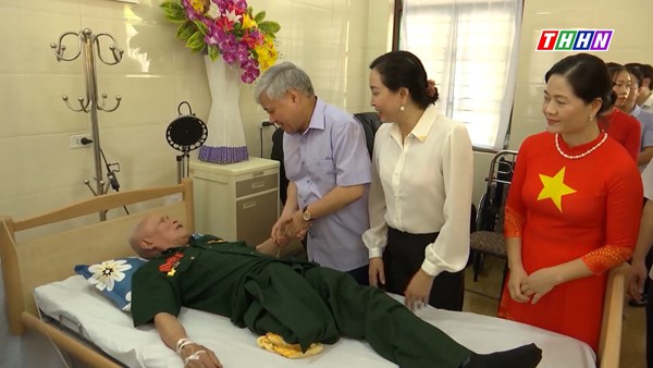 Chủ tịch Đỗ Văn Chiến thăm, tặng quà các thương binh nặng tại Trung tâm điều dưỡng thương binh Duy Tiên, tỉnh Hà Nam