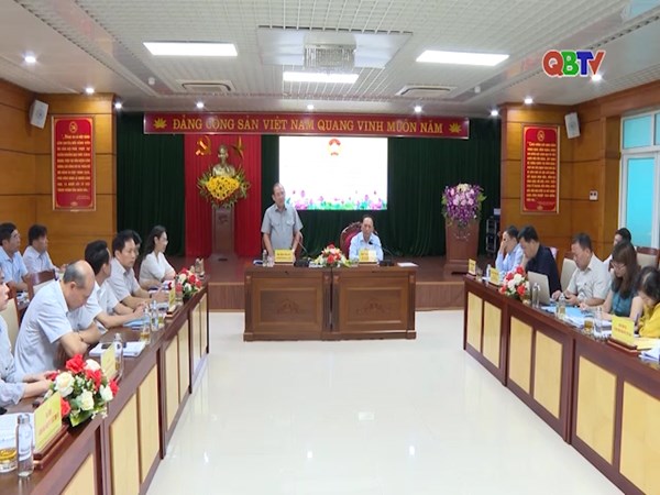Phó Chủ tịch Hoàng Công Thuỷ làm việc tại tỉnh Quảng Bình