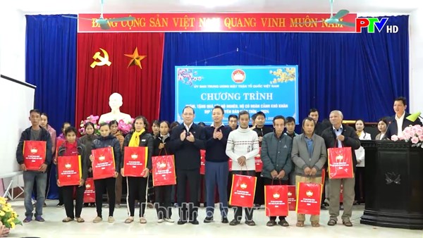 Phó Chủ tịch Hoàng Công Thủy trao quà Tết cho gia đình chính sách và hộ nghèo trên địa bàn tỉnh Phú Thọ