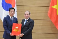 Phó Chủ tịch Ủy ban Trung ương MTTQ Việt Nam Hoàng Công Thuỷ thăm, làm việc với cộng đồng người Việt tại Hàn Quốc