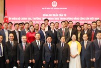 Thường trực Ban Bí thư Trần Cẩm Tú gặp gỡ cộng đồng người Việt Nam tại Singapore 