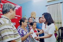 Đoàn công tác Ủy ban MTTQ Việt Nam thành phố Hồ Chí Minh thăm cộng đồng người Việt tại Lào