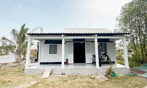 Tỉnh Cà Mau: Nhiều cách làm hay trong xóa nhà tạm, nhà dột nát