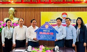 Ủy ban MTTQ tỉnh Thanh Hóa tiếp nhận ủng hộ 450 triệu đồng hỗ trợ xây dựng nhà ở cho hộ nghèo