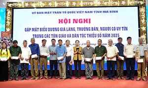 Hòa Bình: Gặp mặt biểu dương già làng, trưởng bản, người có uy tín tiêu biểu trong các tôn giáo và dân tộc thiểu số