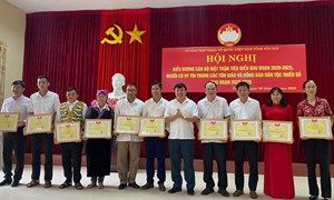 Yên Bái: Biểu dương cán bộ Mặt trận và người có uy tín tiêu biểu