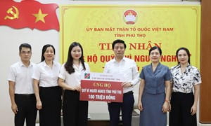 Ủy ban MTTQ tỉnh Phú Thọ tiếp nhận kinh phí ủng hộ Quỹ “Vì người nghèo” 