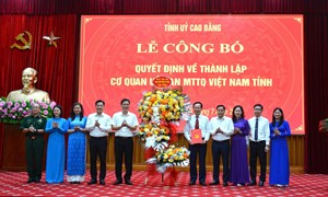 Công bố quyết định thành lập cơ quan, Đảng bộ Ủy ban Mặt trận Tổ quốc Việt Nam tỉnh Cao Bằng và công tác nhân sự