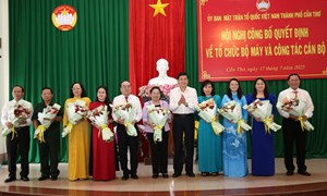 Ủy ban MTTQ thành phố Cần Thơ công bố các quyết định về tổ chức bộ máy và công tác cán bộ