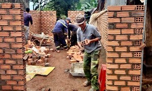 Chung sức vì cuộc sống an cư cho người nghèo