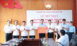 Ủy ban MTTQ tỉnh Lai Châu tiếp nhận kinh phí hỗ trợ xóa nhà tạm, nhà dột nát