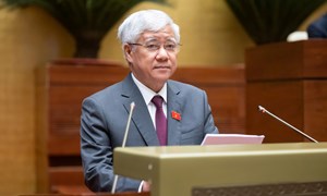 Chủ tịch Ủy ban Trung ương MTTQ Việt Nam Đỗ Văn Chiến trình bày một số nội dung chủ yếu tổng hợp ý kiến, kiến nghị của cử tri và Nhân dân gửi tới Quốc hội