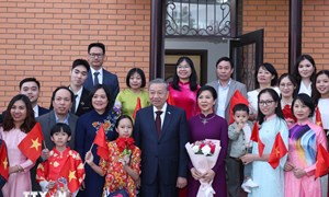Tổng Bí thư Tô Lâm gặp gỡ cán bộ Đại sứ quán và cộng đồng người Việt Nam tại Kazakhstan