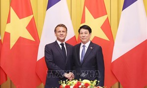Chủ tịch nước Lương Cường hội đàm với Tổng thống Cộng hòa Pháp Emmanuel Macron