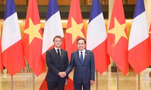 Chủ tịch Quốc hội Trần Thanh Mẫn hội kiến Tổng thống Cộng hòa Pháp