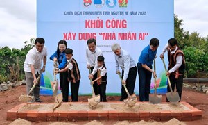 Chủ tịch Đỗ Văn Chiến dự lễ khởi công nhà nhân ái cho thiếu nhi ở làng Mun, tỉnh Gia Lai