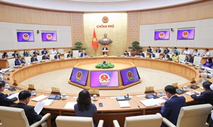 Thủ tướng Phạm Minh Chính: Biểu dương tinh thần 'làm ngày, làm đêm, làm thêm ngày nghỉ'