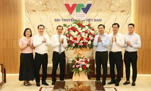 Phó Bí thư Đảng ủy MTTQ, các đoàn thể Trung ương Nguyễn Thái Học thăm, chúc mừng các cơ quan báo chí