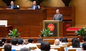100% đại biểu có mặt tán thành thông qua Luật Tổ chức chính quyền địa phương (sửa đổi)