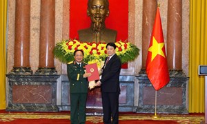 Chủ tịch nước Lương Cường chủ trì lễ trao quyết định thăng quân hàm, cấp bậc hàm Đại tướng, Thượng tướng 