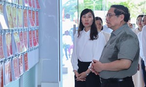 Thủ tướng: Chuyển từ hành chính quản lý sang phục vụ nhân dân và kiến tạo phát triển