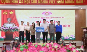 Ủy ban MTTQ Việt Nam tỉnh Nghệ An tiếp nhận 500 triệu đồng ủng hộ người dân khắc phục hậu quả sau bão số 3