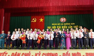 Thường trực Ban Bí thư Trần Cẩm Tú dự Đại hội Đảng bộ xã Hương Sơn lần thứ nhất, nhiệm kỳ 2025-2030