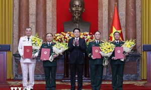 Chủ tịch nước trao quyết định thăng quân hàm cho sỹ quan Quân đội và Công an