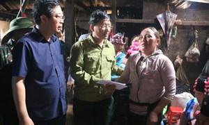 Đoàn công tác Ủy ban Trung ương MTTQ Việt Nam thăm hỏi, động viên bà con chịu ảnh hưởng bởi mưa lũ trên địa bàn tỉnh Điện Biên