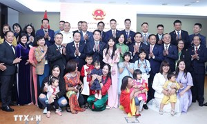 Chủ tịch nước Lương Cường gặp mặt cộng đồng người Việt Nam tại Angola