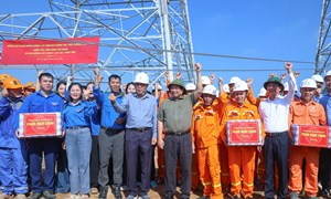 Thủ tướng: Dứt khoát hoàn thành đường dây 500 kV Lào Cai-Vĩnh Yên trong 6 tháng thay vì 2 năm