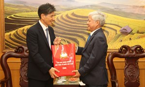 Chủ tịch Đỗ Văn Chiến tiếp Chủ tịch Hiệp hội Kinh tế và Văn hóa Hàn Quốc - Việt Nam