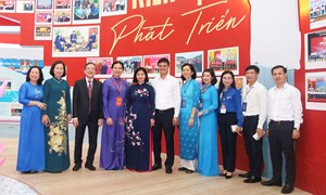 Phó Chủ tịch Hà Thị Nga thăm không gian triển lãm của Ủy ban Trung ương MTTQ Việt Nam với chủ đề 'Kiến tạo, phát triển'