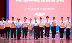Tổng Bí thư Tô Lâm ký ban hành Nghị quyết của Bộ Chính trị về đột phá phát triển giáo dục và đào tạo