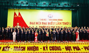 Đồng chí Lê Minh Hưng dự và chỉ đạo Đại hội đại biểu Đảng bộ tỉnh Ninh Bình lần thứ I