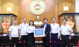 Ủy ban Trung ương MTTQ Việt Nam tiếp nhận ủng hộ đồng bào các tỉnh, thành phố khắc phục hậu quả do bão số 10 gây ra
