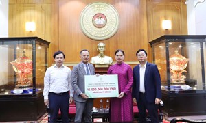 Góp thêm nguồn lực hỗ trợ đồng bào các tỉnh sớm tái thiết cuộc sống khi bão lũ đi qua